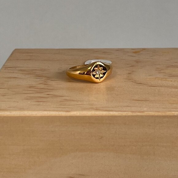 Gold Starburst Star Signet Ring Minimalist Stainless Steel - Picture 4 of 5